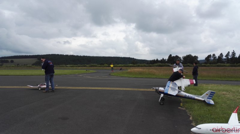 modellfliegeramflughafeninmichelstadt5.jpg