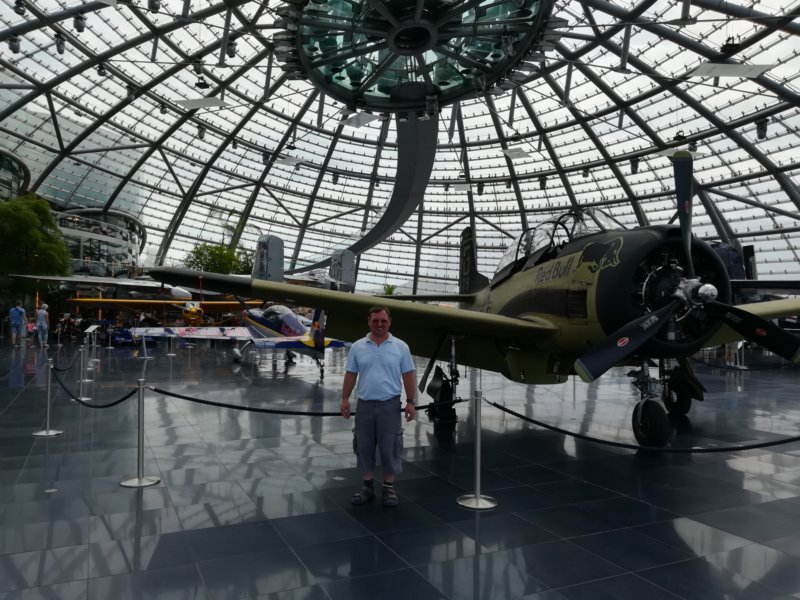 insidehangar7stefan.jpg