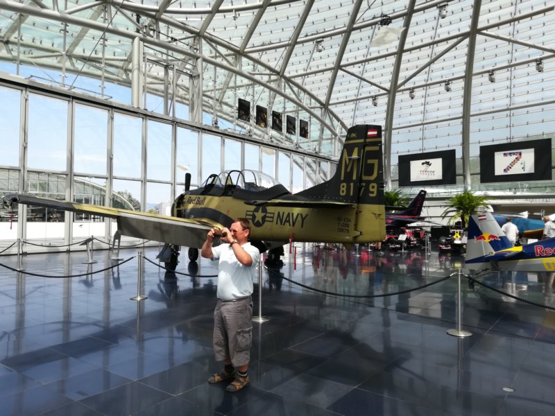 insidehangar7stefan2.jpg