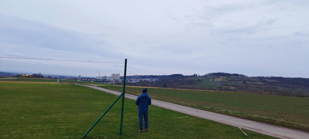 flugplatzam100220247.jpg